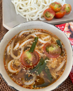 今日のご飯🥢酸辣湯麺うどんバージョン@shoda_shoyu1873 さまの大好きなうどんつゆの１つ《旨辛肉汁うどんつゆ》のアレンジレシピが気になってお試ししてみました〈2人分〉・…のInstagram画像