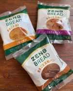 お仕事の合間に小腹がすいたらコレっ♪〈ZENB BREAD〉グルテンフリーのまるごと豆粉パン初めて食べる豆粉パンはしっとり柔らかくて美味しい♡賞味期限が長いパンってパサパサしてる…のInstagram画像