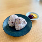 2〜3合の白米に、1袋入れて炊くだけで、ぷちぷち&もっちり食感の雑穀ご飯が、簡単にできる🍚【北海道産の玄米雑穀】ビタミン・ミネラル、食物繊維が豊富に含まれていて、噛めば噛むほど自然な甘みも感じ…のInstagram画像