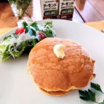 #PR#株式会社ニッスイアーモンド豆乳で作るホットケーキが牛乳で作るよりしっとりおいしくなるって知ってた?今回使ったのは株式会社ニッスイさまの#アーモンド豆乳仕立てのDHAそのま…のInstagram画像