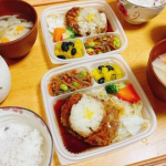 今日の晩ごはん！！セブンミールサービス利用させてもらって楽ちん晩ごはん😋😋😋セブンミールの日替りおかず。その名の通り日替りでおかずが毎日違う！ネットで注文して近くのセブンイレブンで受取り！支払…のInstagram画像