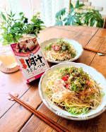 【⠀休日のお昼ごはん 】連日30度超の暑さで、作るのも食べるのもしんどい。今日は正田醤油さまの旨辛肉汁うどんつゆを使って冷やし中華にしたよ。中華麺にたっぷり茹でもやしと、豚ロースの冷しゃ…のInstagram画像