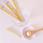 .シミや夏風邪が気になっていたのでハイ・ゲンキCを飲んでケアすることに💛水なしで飲めて、甘酸っぱくて優しい味なので酸っぱいのが苦手な人も嬉しいお味です。スティック状なので夏のお出かけにも…のInstagram画像