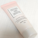 マザーアンドドーターUVハンドクリームN SPF37 PA+++UVケア+保湿ケアがこれ1本で！☑石鹸やボディソープで簡単に落ちる！☑白浮きせず、お肌なじみ○☑さわやかなシトラスバー…のInstagram画像