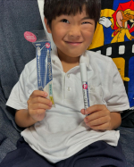 株式会社KAWAGUCHI 様布用ミルキーなまえペン　ホワイト４月で小学1年生になった長男🎒白ソックスは普通の黒い名前ペンでかけるのでいいのですが、やんちゃなので砂などですぐ汚しちゃうので履か…のInstagram画像