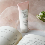 マザーアンドドーター・UVハンドクリームN SPF37 PA+++をモニターさせていただきました。保湿をしながら肌荒れをおさえるサラサラUVハンドクリームなんです♪ハンドクリームなのに紫外線をカバ…のInstagram画像