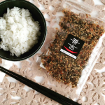 国内製造のちりめんと鰹節、昆布、いりごまがたっぷり入った『カネ吉の生ふりかけ』✨ ふっくら柔らかい大き目のちりめんで、めっちゃ食べ応えあって美味しい〜😋 また塩味がマイルドでダシの風味がしっかりし…のInstagram画像