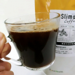気になるカラダにコーヒー習慣で打ち勝つ！Slimore Coffee（スリモアコーヒー）☕✨水で溶かすだけでサッと飲める機能性表示食品のコーヒー。ミルクなし、甘さなしのすっきりしたブラックだから…のInstagram画像