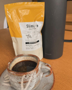 「Slimore Coffee（スリモアコーヒー）」をお試し。コーヒー本来の香りや味わいはそのままなのに、肥満気味の方の体重・お腹の脂肪減少をサポートしてくれる成分を配合した機能性表示食品。朝昼…のInstagram画像
