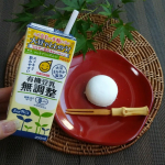 🥛今日のおやつは、実家に寄った時におばーちゃんにもらった塩味饅頭🤭塩味がきいたあんこの甘さがおいしーのよね♡そして、和菓子に合わせるのは大好きなマルサンアイの無調整豆乳😍マルサンアイ…のInstagram画像