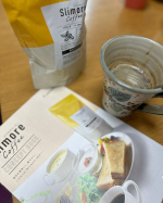 スリモアコーヒー飲み始めました。水にもさっと溶けるのが夏も◎最初のひとくちは、海外のホテルにあるような濃いインスタントコーヒーの味かな？と思ったのですが、牛乳や豆乳と割るとマイルドなコーヒーになってと…のInstagram画像