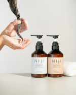 @niji_rhythmic_jp のナノファイバージェル配合のシャンプー&トリートメントのNIJIRHYTHMICシャンプー＆トリートメントの使用感の途中経過！シャンプーのテクスチャーと泡立ちは…のInstagram画像