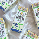 ..＼ 毎日飲みまくってる大好きな豆乳🖤 ／.マルサンアイの有機豆乳無調整は有機大豆だけを使用した大豆本来のおいしさを追求した自然派志向、大豆固形分9%の豆乳なんだって😳.いろんな豆…のInstagram画像