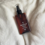 ・・ハーバルリーフオーガニックヘアオイル毎日、フレッシュティの香りに癒されてます。みずみずしさを感じる香りなので今の時期にぴったり！紫外線をたくさん浴びた髪の毛にビタミンC誘導体が…のInstagram画像