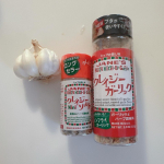 いろんな物にふりかける手軽さ下味に付けてもいいし、具材と混ぜてもいいし仕上げにかけても美味しい！ガーリックが、いい仕事してます。クレイジーソルトは、昔使ってましたが再び、手軽さが良くて…のInstagram画像