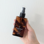 ⋆┈┈┈┈┈┈┈┈┈┈┈┈┈┈┈⋆ハーバルリーフ オーガニックヘアオイル⋆┈┈┈┈┈┈┈┈┈┈┈┈┈┈┈⋆縮毛矯正と白髪染めによるハイダメージで髪がパサつきまとまらないのが悩みでした🤦‍♀️…のInstagram画像