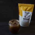 コーヒー由来クロロゲン酸類はコーヒー生豆に含まれるポリフェノールの一種🌱スリモアコーヒーは一般的なインスタントコーヒーに比べ2~4倍のクロロゲン酸を含有.ᐟ.ᐟ粉末を水や牛乳に溶かしていた…のInstagram画像