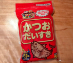マルトモのかつお節わんちゃんにも猫ちゃんにも♪そのままはもちろん、いつものご飯にトッピングしても大喜び✨煮干しまるごとだしの素は顆粒で手軽においしい料理ができます！煮干しの旨味がとても美味…のInstagram画像