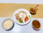 🇹🇭ごはん記録🇹🇭・カオマンガイ・ジャガイモの明太マヨサラダ・茄子とキノコのトムヤムクン青唐辛子とシラチャーで発汗しまくった。。。🌶️タイ米に"北海道玄米雑穀"を混ぜてみたんだけど全…のInstagram画像