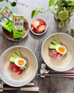 今日も暑いですね💦お昼は豆乳冷麺にしました♪⁡今スープ付き冷麺が普通のスーパーでもたくさん売られてるので嬉しいw水で薄めるタイプの冷麺スープを選ぶのがポイントです😉水のかわりにマルサンの調製…のInstagram画像