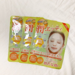  ︎︎ ︎︎3種のビタミンでお肌ツルツル乾燥肌さんにも！『 潤エッティ（Ｃ） 』を使ってみました！ ︎︎取り出してみるとたっぷりと美容液が入っていてシートも分厚めなので貼りやすさ抜…のInstagram画像