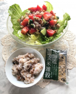 おはようございます．玄米雑穀を使ってチョップドサラダを作りました。食欲がわかない時にもサラダと共に雑穀を食べやすい大きさにカットしたので、食が進みます。ご飯だけでなくサラダやスープにも活用したいで…のInstagram画像