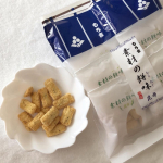 〈素材の餅味 昆布〉ひと粒に込められた旨味を味わう。もち吉がこだわり抜いた餅米と水を使用したあられに風味豊かな北海道産刻み昆布を練り込み、ほんのり甘みのある伯方の塩をまぶしました。8袋で個…のInstagram画像
