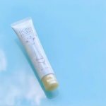 ハリーハリー　薬用おとなの美くびクリームリッチの紹介です年齢の出やすい首元のシワや、ぽつぽつやざらつきにアプローチしてくれるクリームなんだそうです、更に、有効成分のナイアシンアミド配合で、美白※１…のInstagram画像