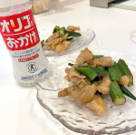 夏にスタミナ料理🔥豚バラ肉とオクラの甘辛炒め🍚🍴〜材料　2人前〜豚バラ肉 （ブロック）　　　200g薄力粉 （まぶす用）　　　　大さじ1オクラ（計100g）　　　　8本塩（板ずり用）　　…のInstagram画像