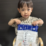 素材の餅味昆布小さい子どもから年配の方まで美味しく食べられるもち吉のおせんべい。サクサクという軽い食感で小腹がすいたときにぴったり！小分けで量もちょうど良いので、お友達が遊びにきた時にお茶…のInstagram画像