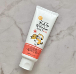 .無添加 日やけ止めミルク をお試しさせていただきました☀️まず、パッケージがかわいい😍すーっとしたハーブの香りが爽やかです🌿肌に馴染ませたあと、あまり香りは気になりません◎スルスル伸…のInstagram画像