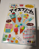 お米のねんど　アイスクリームやさんセットパッケージからとても可愛い❤うちの👧が大喜びでした！さっそく、粘土をこねて色々と作っていました。後に、色の組み合わせ方ものっているのでそれをもとに好…のInstagram画像