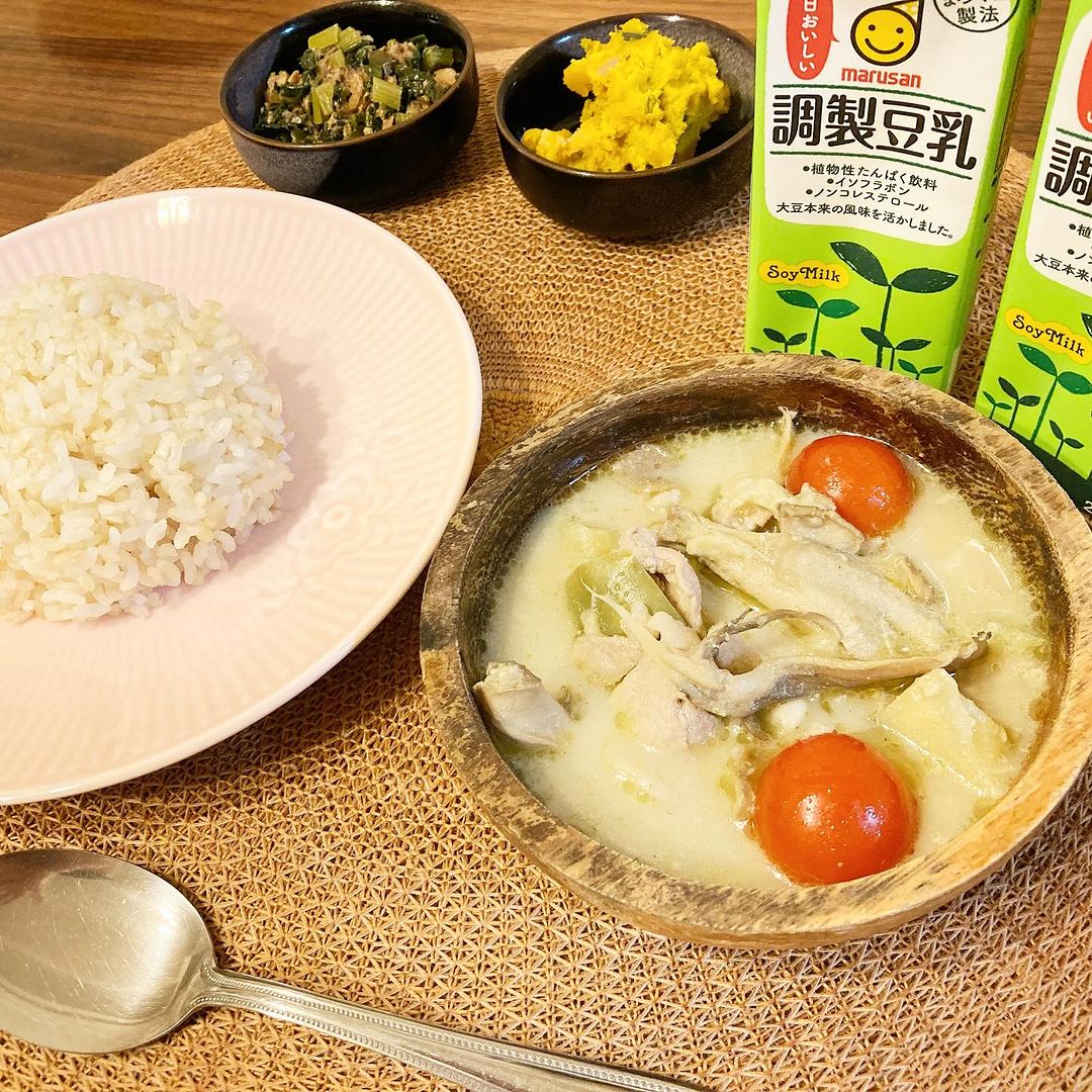 口コミ投稿：暑過ぎる夏にぴったりの夏メニュー☀️夏野菜の豆乳グリーンカレーを作りました。材料🌱…