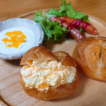 🍮朝ごはん🍮ユーコープ商品でおうちカフェ☕❊味採卵で作ったマヨネーズ❊味採卵で作ったこだわりプリン❊味採卵（6個入り）❊生乳100%のプレーンヨーグルト❊北海道3.7根釧牛乳❊熟成あ…のInstagram画像