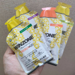 軽くて量もさっと取れるサイズなので持ち運びもしやすいです。マラソンのときに持って出るのにもランニングポーチに入れやすくとてもいいです。フレーバーもマスカット、シークワーサー、パイナップル、オレンジの4…のInstagram画像