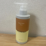 TOWAZ スクラブボディウォッシュお試ししました✨刺激の少ない天然植物由来のソフトスクラブ配合。余分な角質や皮脂をすっきりと洗い流すボディソープとのこと。3種の潤い成分（吸着型ヒアルロン酸…のInstagram画像
