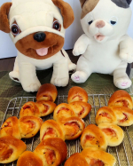 今日のぼっちランチは手捏ねで作ったベーコンエピ🥖😋リモートワークの息抜きです🖥️🖊️😊🥖フォロワーさんたちの素敵な手作りパンを見るうち、暑くても🥖焼きたい&食べたい気持ちが爆発🤣エアコンを入…のInstagram画像