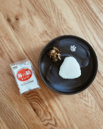 .#PR海の精　あらしお伊豆大島の海を流れる清らかな海水だけを原料とした貴重な国産塩💭どんな料理にも使えますがおにぎりが一番美味しさがわかるかなと思います🍙みんな大好きおにぎり娘…のInstagram画像