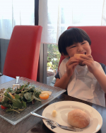 🍽️🩷お盆休み蒜山に行こうと思ったけど、直前すぎて良さげな宿取れず…いや、こんな混んでるときにわざわざ移動するのも疲れるか🥱🚗と考え直して、近場の温泉旅館に泊まってゆっくりすることにしました…のInstagram画像