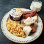 こんにちは♡♡『お試しセットで朝ごはん』コープ商品のお試しセットを使って1人朝ごはん(^^)ウィンナーも卵も牛乳も、そしてデザートのプリンやヨーグルトもセットになっているので朝ごはん作りが…のInstagram画像