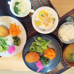 離乳食と時短メニューセット！👶の離乳食を日々せっせと作っています。食事回数が増えるにつれて、調理工程が増える…ので、日々家電を駆使しつつ、作り置きをしています。が、大人のご飯も作るので、非常に大変…のInstagram画像