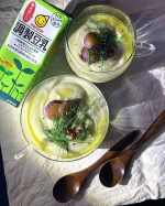 .マルサンさまの調整豆乳とフェンネルで冷たいポタージュ（というかムースっぽい）2種。◯新🍠＋炒め🧅＋キャベツの芯＋新生姜の甘酢漬け◯クミン🥕＋炒め🧅＋🍚＋生姜の皮フェンネルの茎は🧅と炒めて、…のInstagram画像