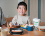 いつもよりちょっと特別な朝ごはん！我が家は土曜日の朝ごはんはのんびり😌平日は、早く食べて保育園行くよー！👹って急かしてばっかだけど、土日くらいはゆっくり食べたい✨ちなみに息子は食べるのが激遅なの…のInstagram画像