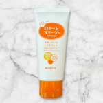 ロゼットゴマージュは、古い角質をやさしく取り除き、くすみのない透明感のある肌へ導くピーリングジェルです。⁡使用後すぐに肌がつるつると滑らかになり、明るさが増すのを実感しました。⁡ジェル状のテク…のInstagram画像