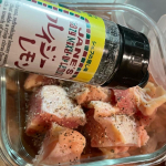 クレイジーレモン🍋岩塩ベースのレモン風味ハーブ調味料クレイジーガーリック🧄岩塩と数種類のハーブ・スライスに、フライパンで炒めたような香ばしいガーリックの風味をブレンド２種類のクレイジー…のInstagram画像