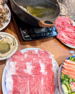 今日から9月皆が集まる夕食はしゃぶしゃぶに決まりだねしゃぶしゃぶのタレって何使ってる？私は酸っぱいのが好きだからポン酢派なんだけど家族は皆それぞれ好みが違うのが面白いね！今日…のInstagram画像