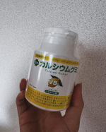 もう何ボトル目かもわからないカルシウムグミ。ここから小さな容器にうつして、おやつとして持ち歩くことも。大人と同じようにガムとかアメとか持っている感覚になるようで人気です。#PR #有限会社ルーテ…のInstagram画像