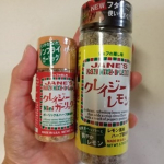 クレイジーソルトとの出会いは友人開催のバーベキュー。ただ振って焼いただけなのに、美味しかったこと！それ以来、我が家でも切らした事がありません。今回使用したのは、クレイジーレモンとクレイジーガ…のInstagram画像