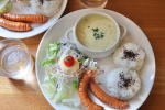 𓃟⁡⁡洋食おかずにご飯の組み合わせ結構好きなんだよね〜⁡⁡ユーコープのお試しセットの内容を見て生卵ごはんとウィンナープレートが食べたい！と思ってしまって作ってみた！⁡⁡⁡𓎩…のInstagram画像