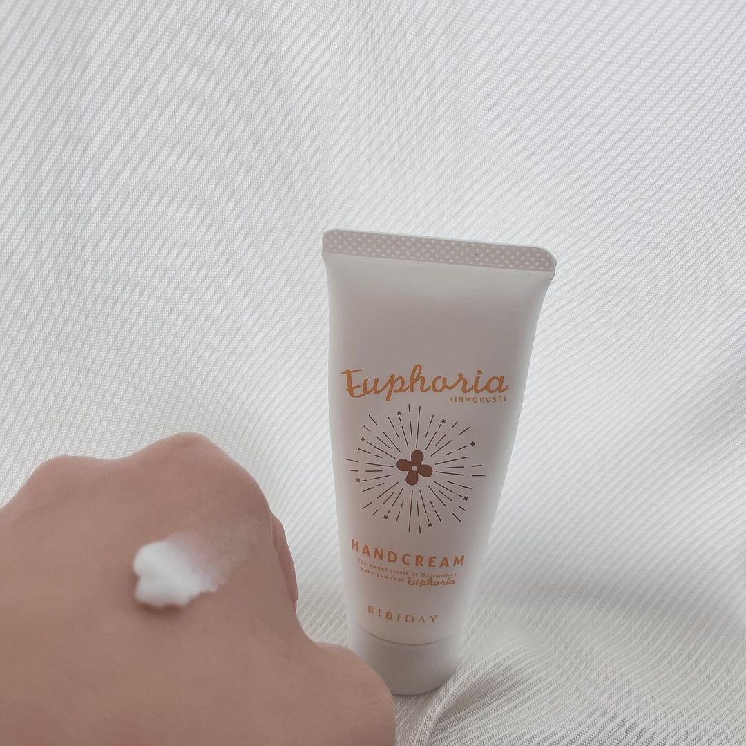 口コミ投稿：BIBIDAY・Euphoria キンモクセイ ハンドクリーム💛クリーム自体は少し固め。容器を押…